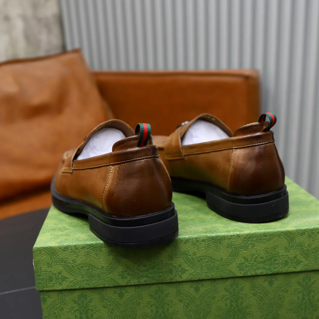 Men's shoes: 250🙅‍♂️🙅‍♂️🙅‍♂️Niuli Brand: GUCCI Size: 38-44 (45 can be customized) Level: Counter classic Material: Original soft cowhide upper Comfortable cowhide lining Original lightweight outsole Style category: Business casual footwear Driving leather shoes Color: Actual picture color